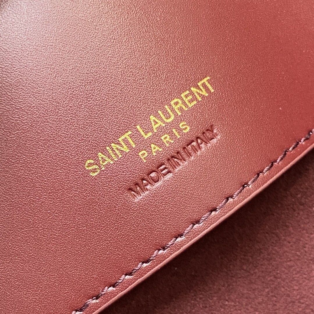 Y51 LE 37 In Shiny Leather 26x20x12cm
