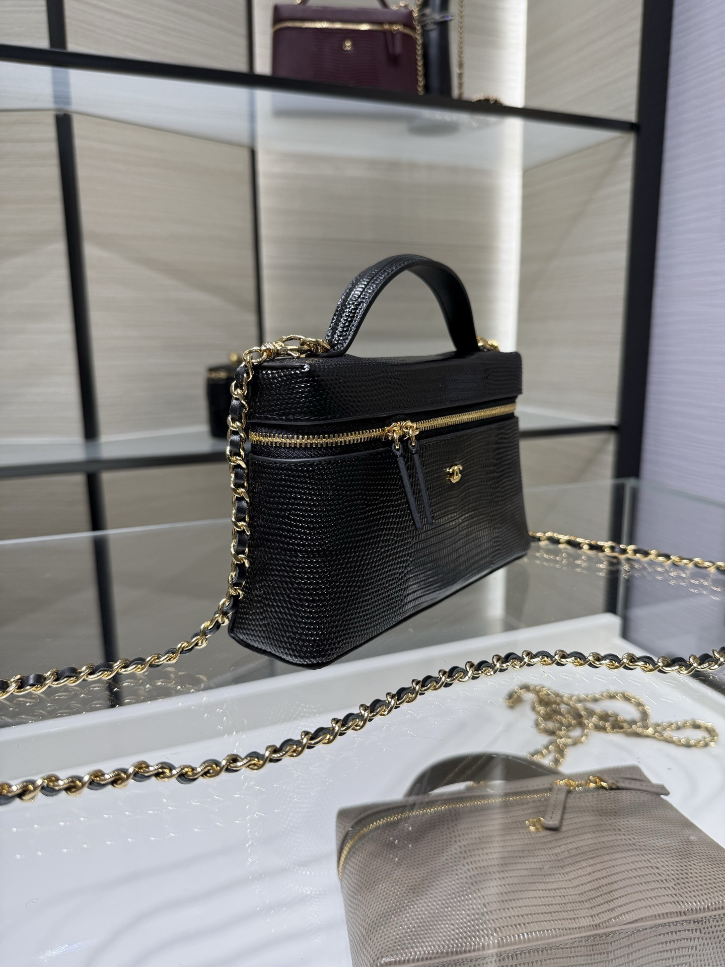 Ch**el Classic Vanity with chain Handbag AP5195 17x19.5x5cm