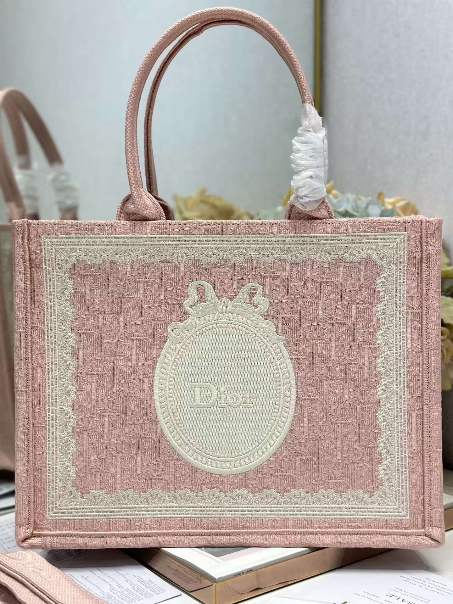 D10r Book Tote Bag 36x27x16cm
