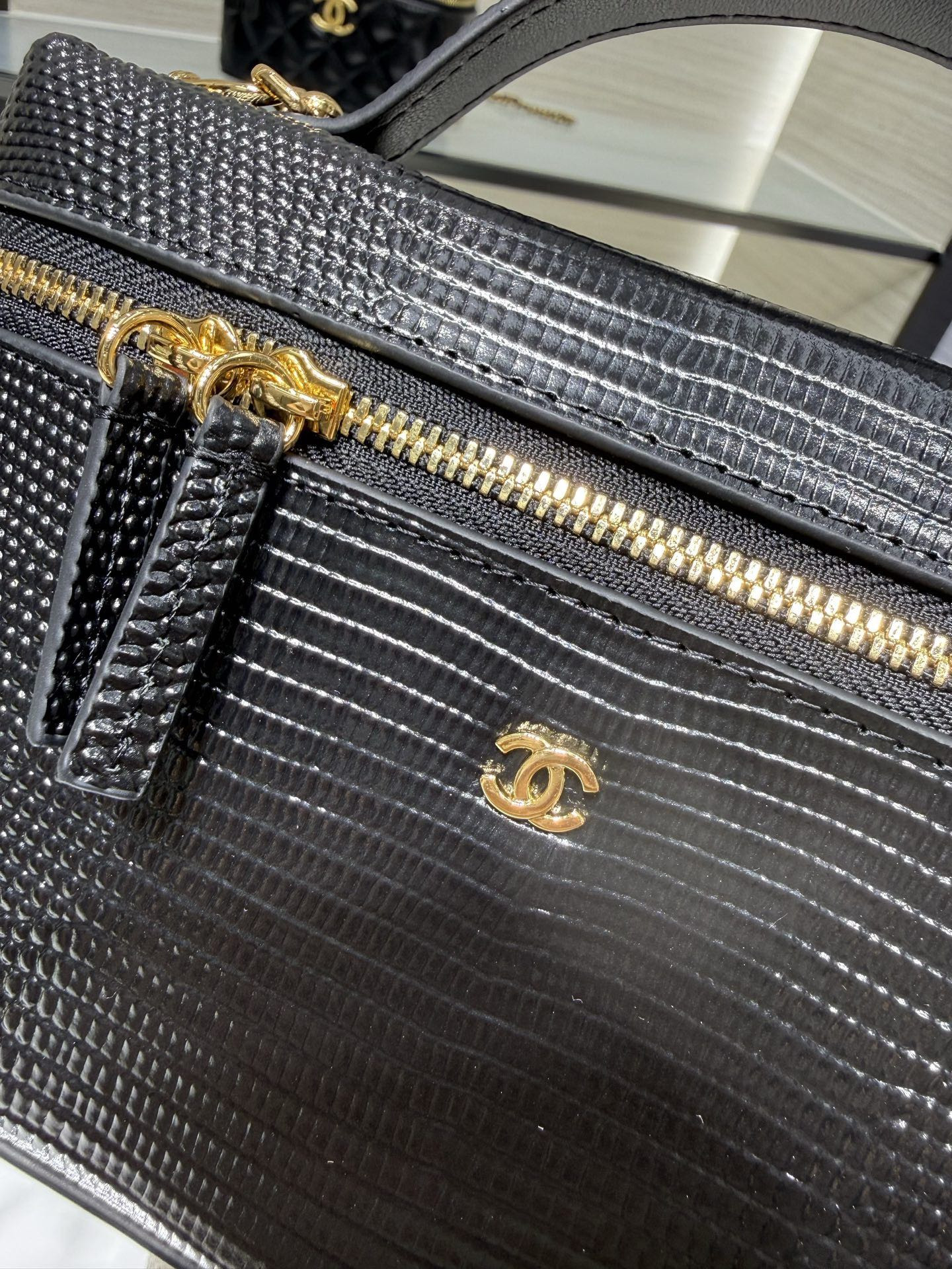 Ch**el Classic Vanity with chain Handbag AP5195 17x19.5x5cm