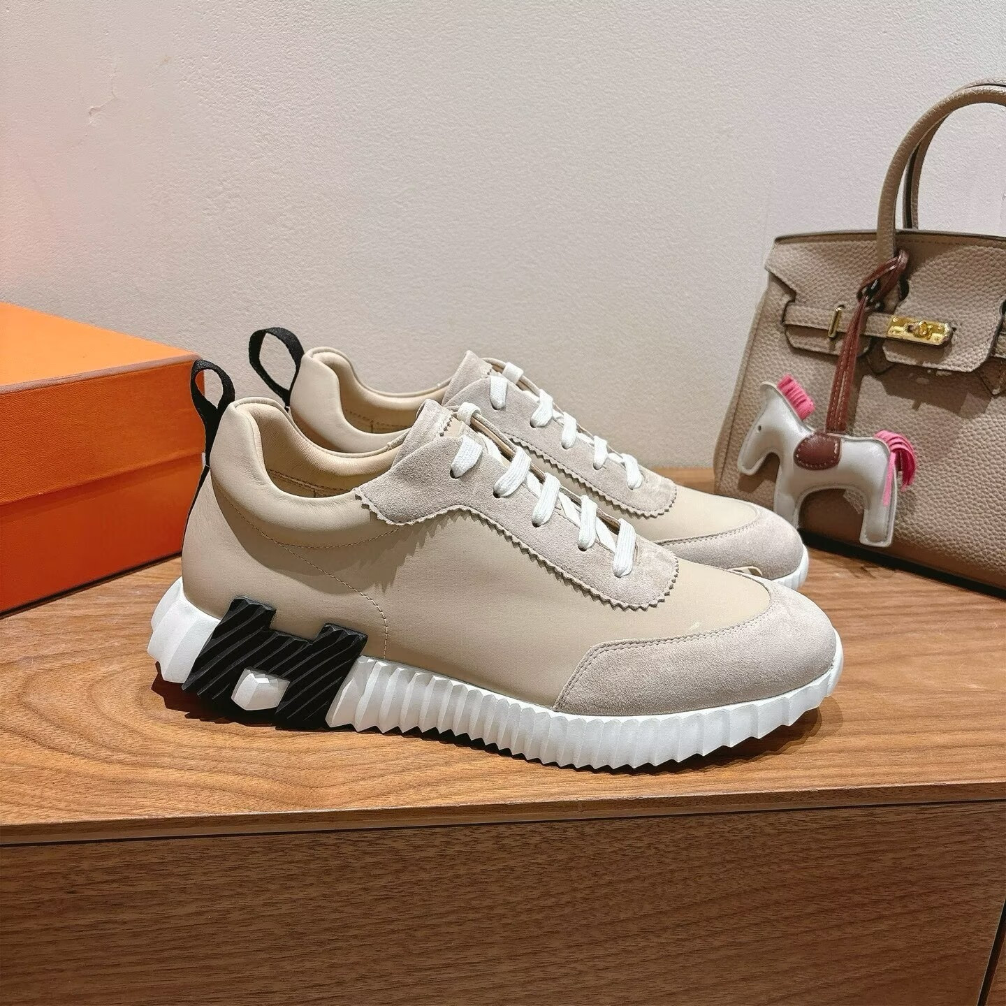 UA H**me5 Bouncing Sneaker