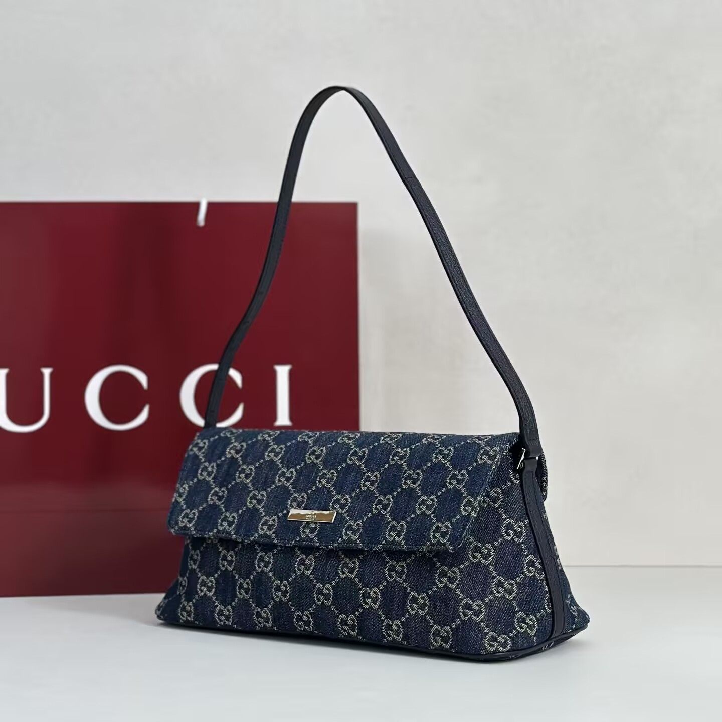 Gvc*1 Madison Medium Shoulder Bag 31x13x11.5cm