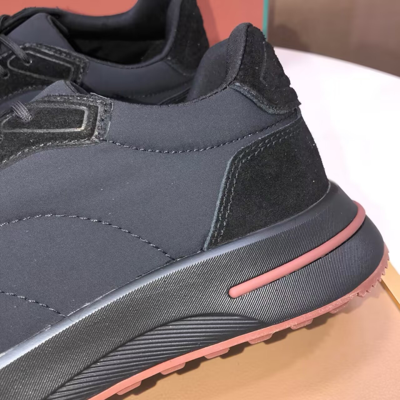 UA L0r0 P1ana Week End Walk Sneakers