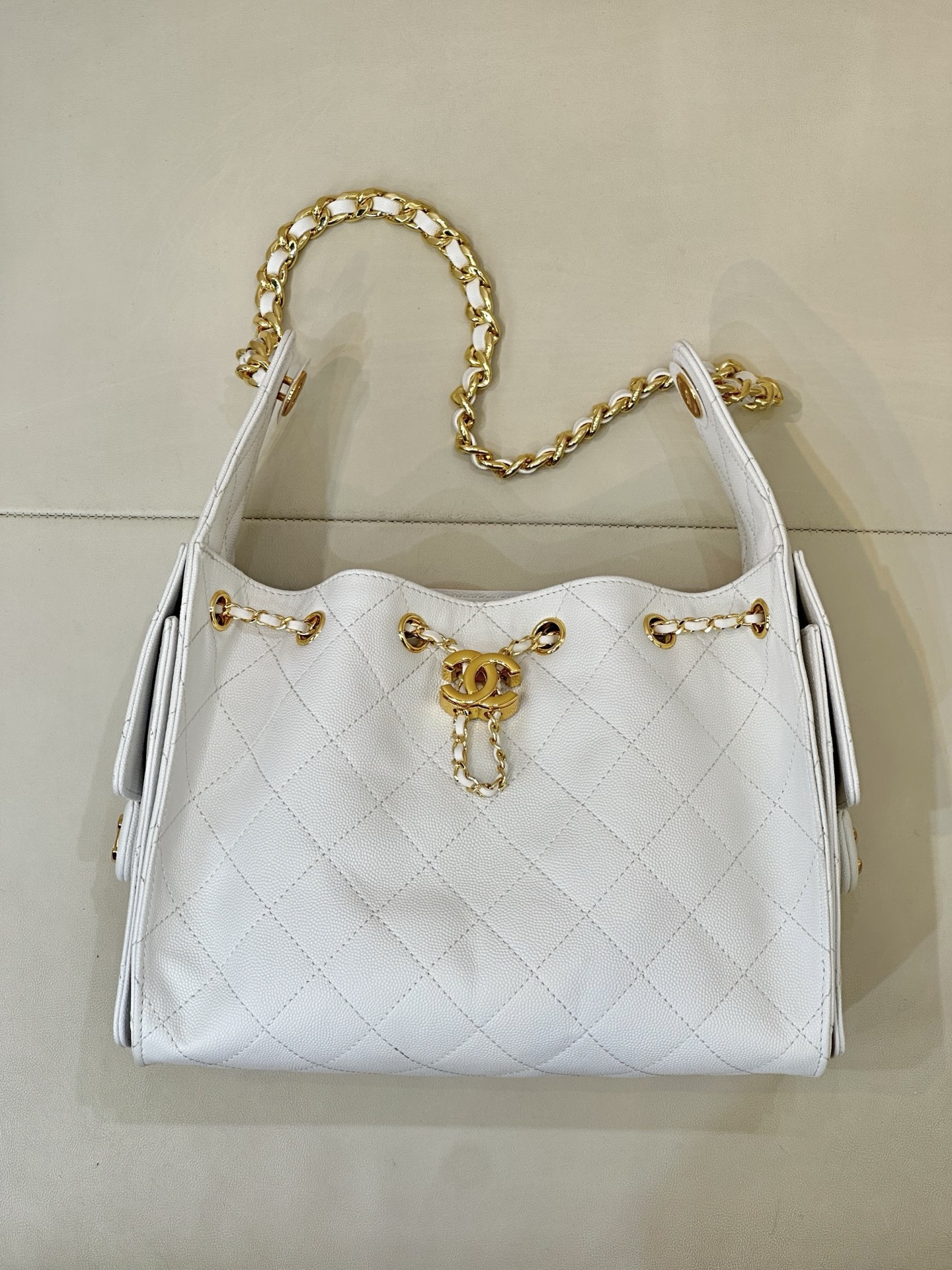 Ch**el 25C Bucket Bag Polished Gold Hardware with Red Lining AS5293 26x30x14cm