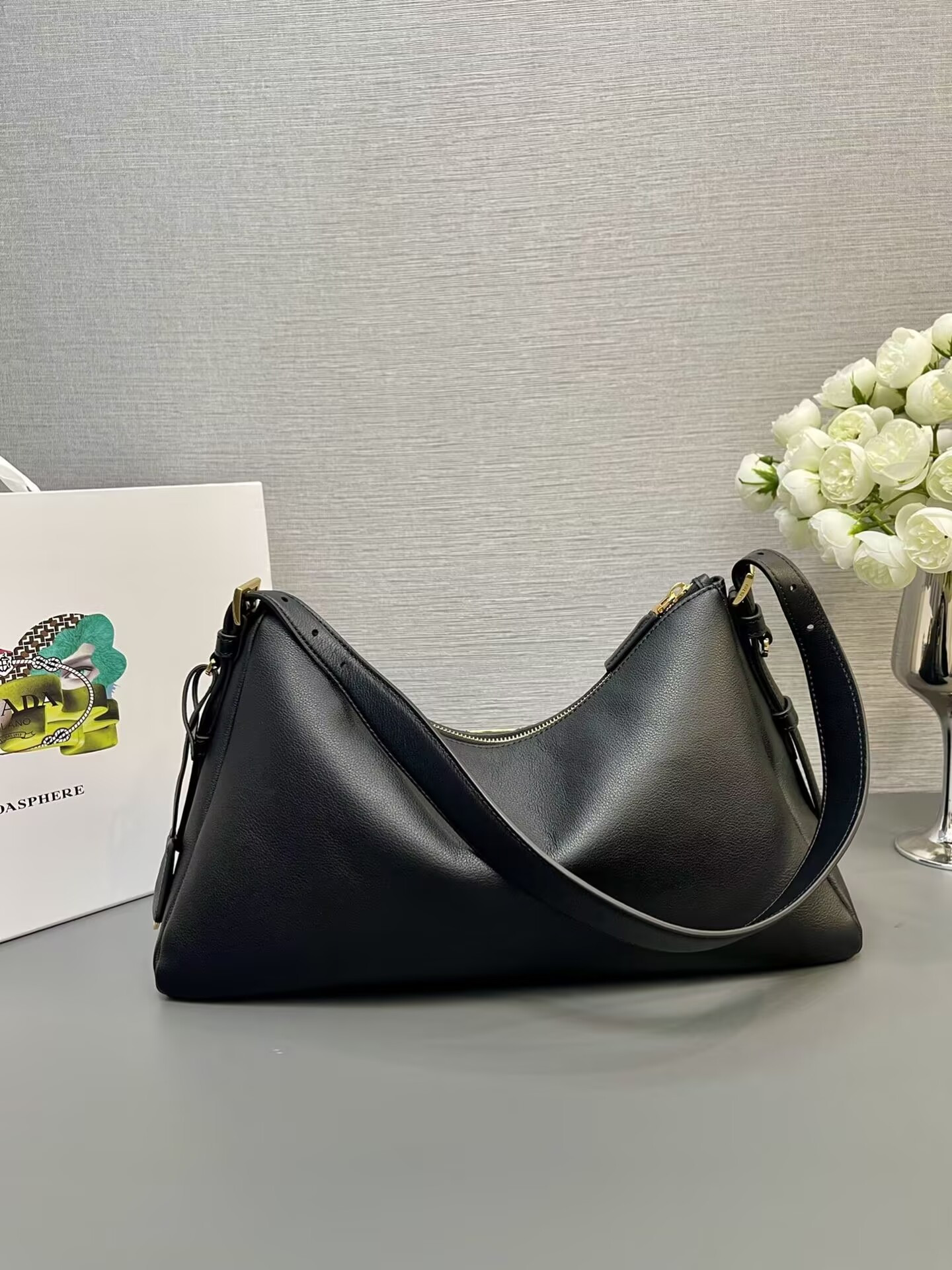 Pra*a Aimée large leather shoulder bag 39x23x12cm
