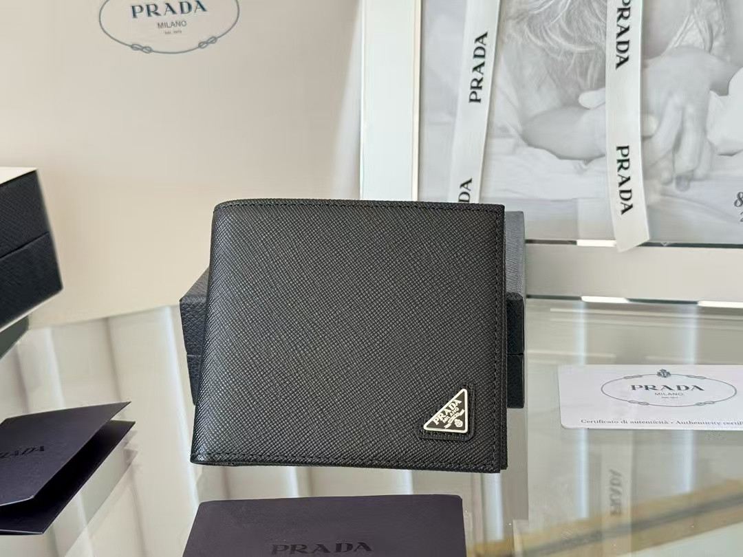 Pra*a Wallet Card Holder