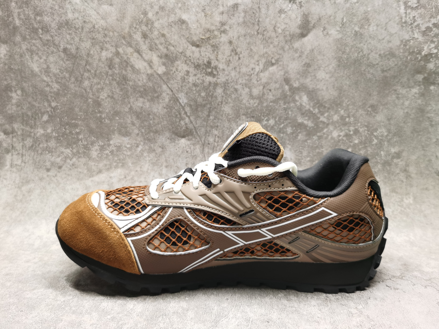UA B0tt*ga Ven*ta Orbit Sneaker