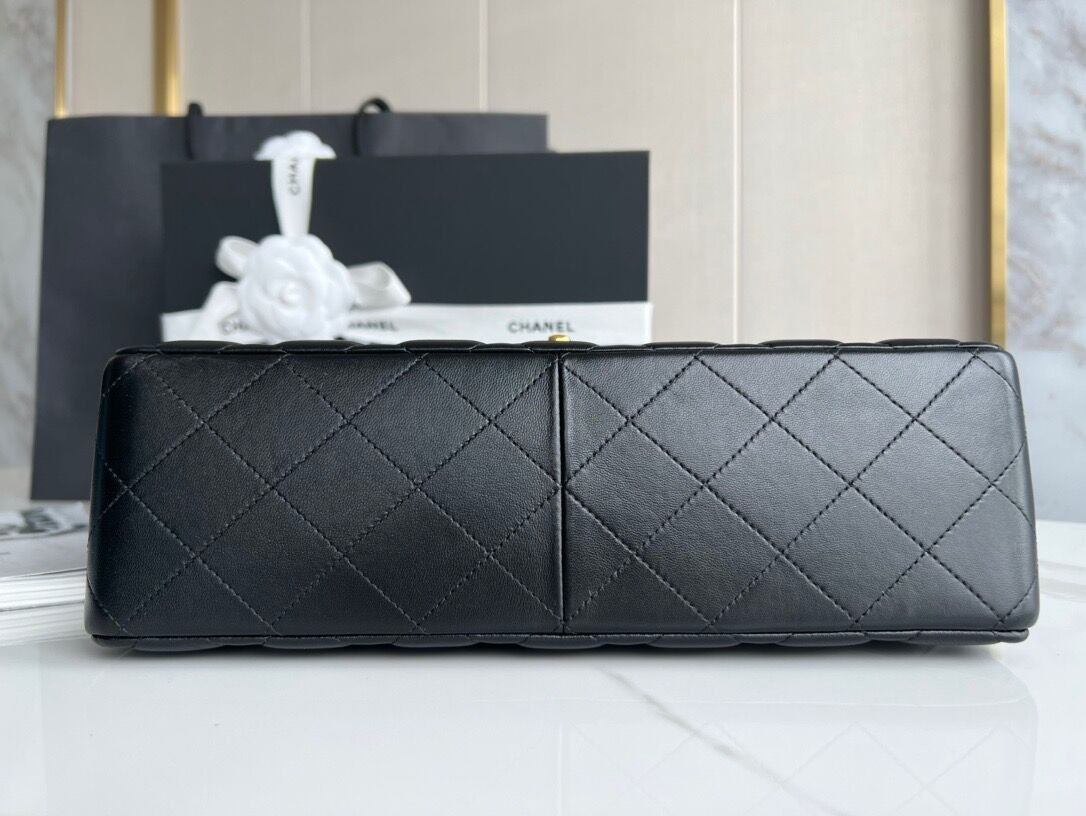 Ch**el Classic Flap Jumbo 30cm CF shiny black 7.6 × 11.7 × 3.9 in