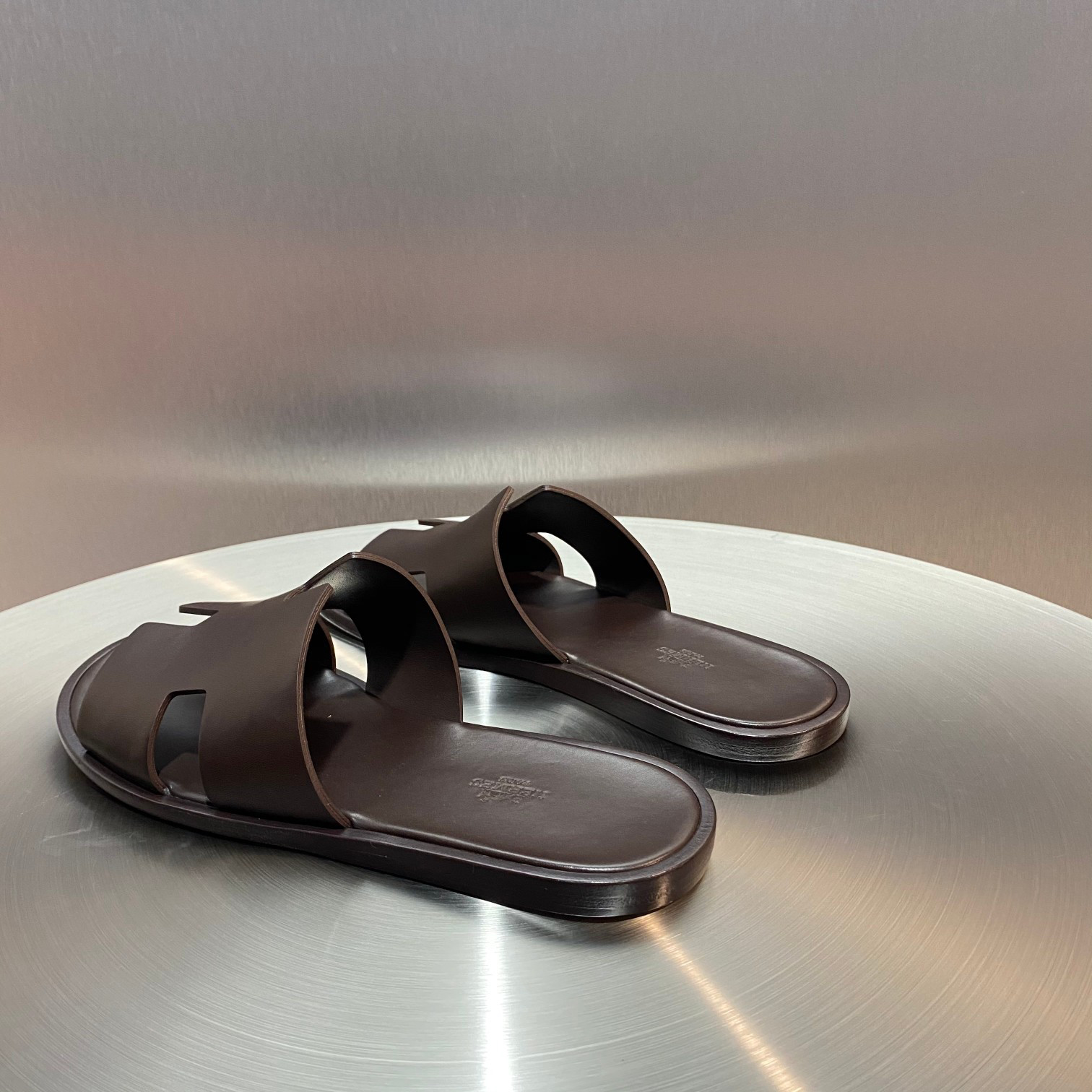 UA H**me5 Izmir sandal