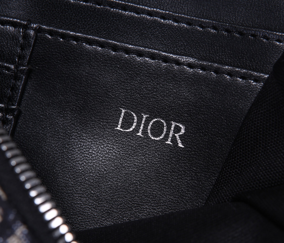 D10r Zipped Pouch with Strap 17×12.5×6cm