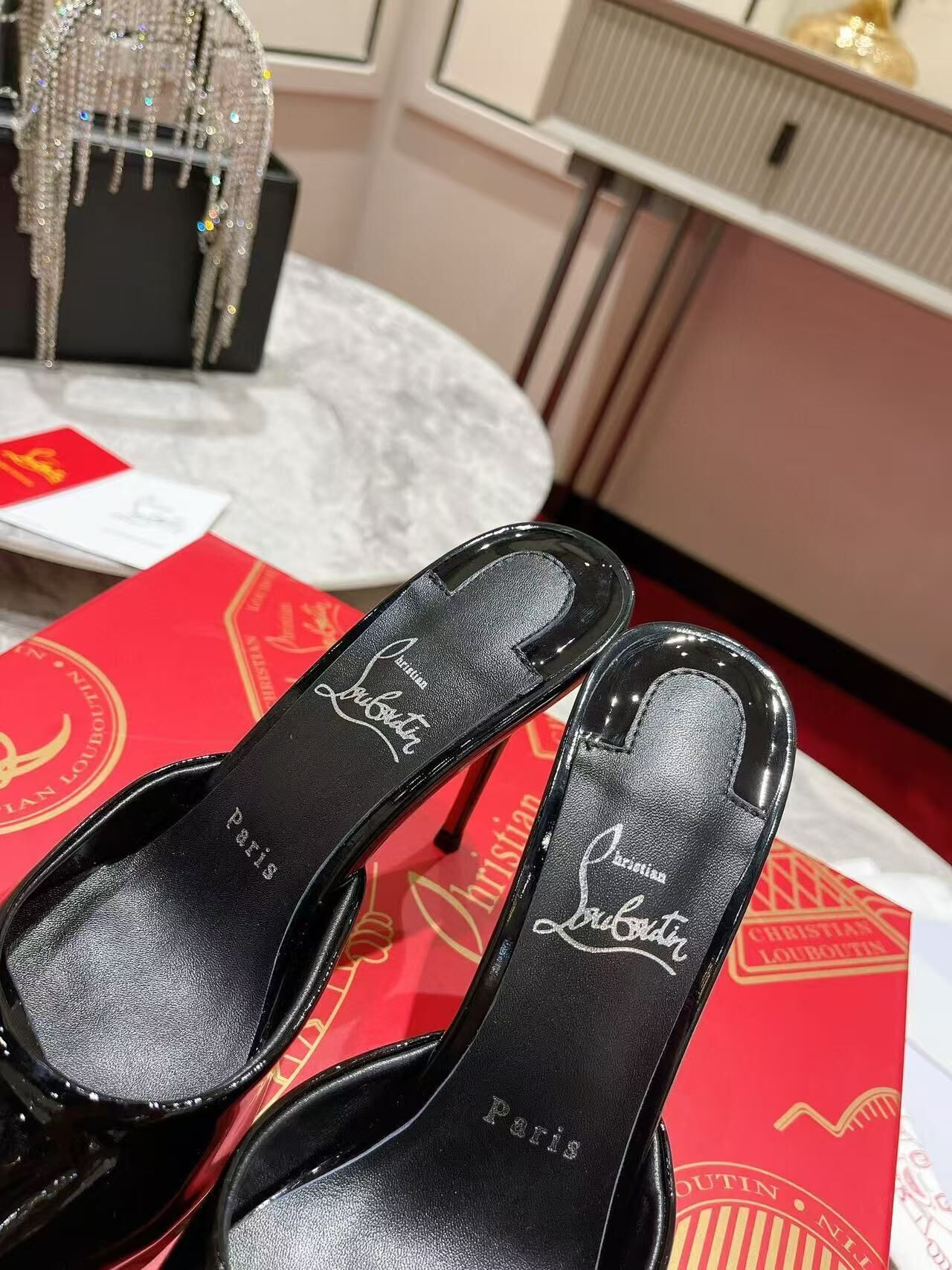 ua Chr1st1an louboutin me dolly patent leather mules