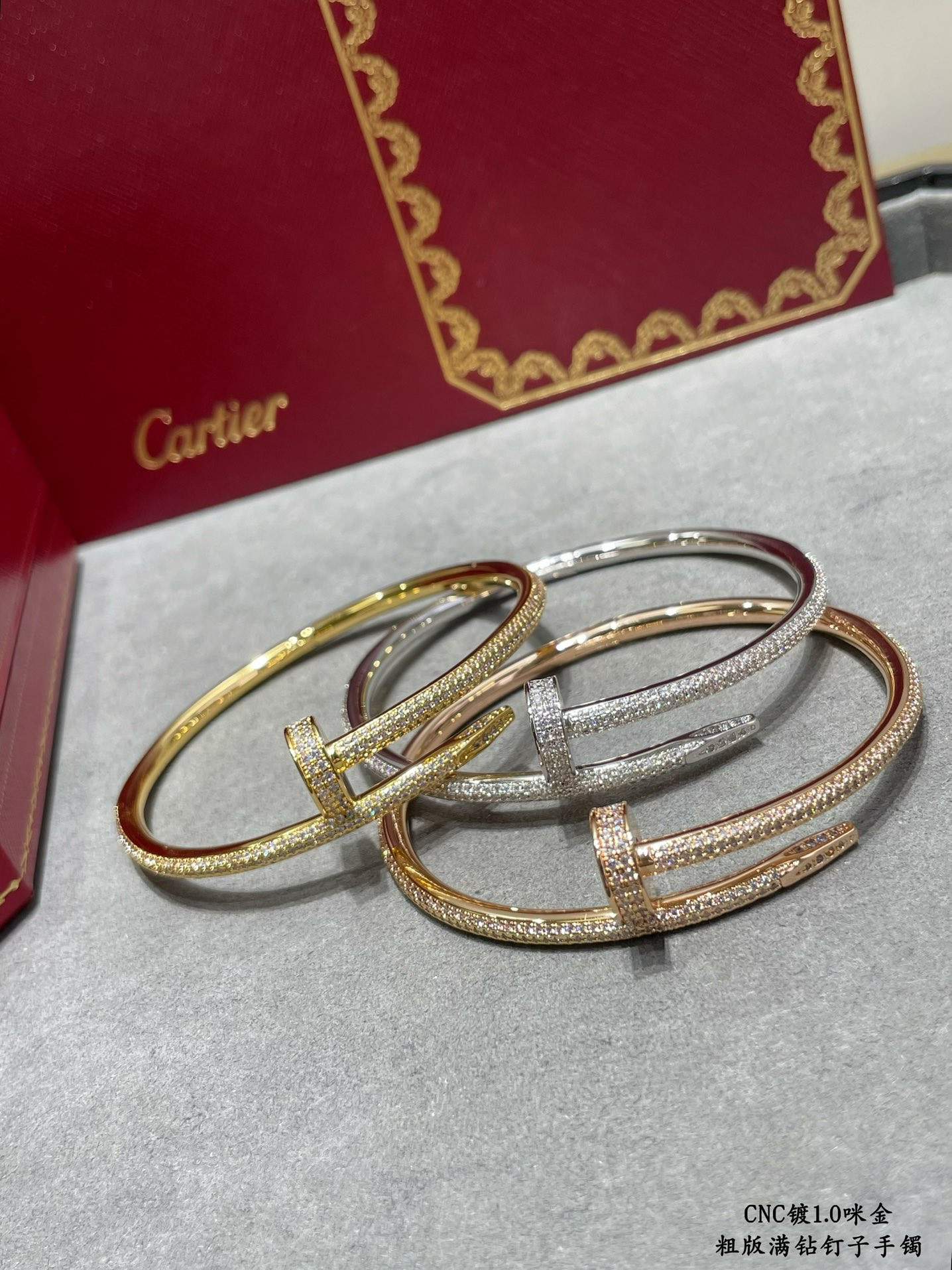 Ca*t1er Thick D1am0nd nail Bracelet