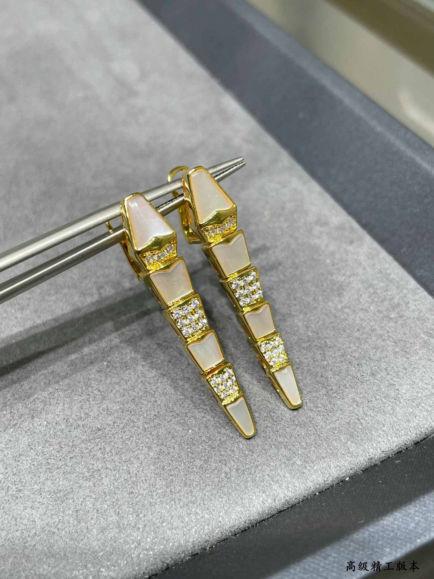 Bv1g*ai Advanced Mechanical Shell Snake Earrings