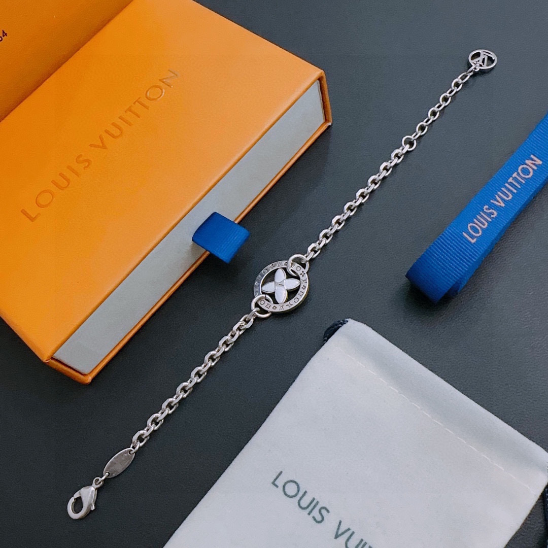 L0vis Vvtt0n Bracelet