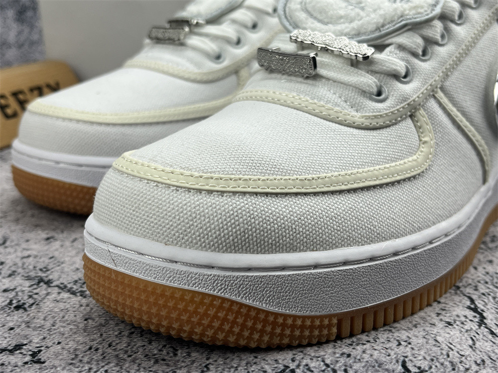 UA TRAVIS SCOTT X AIR FORCE 1 