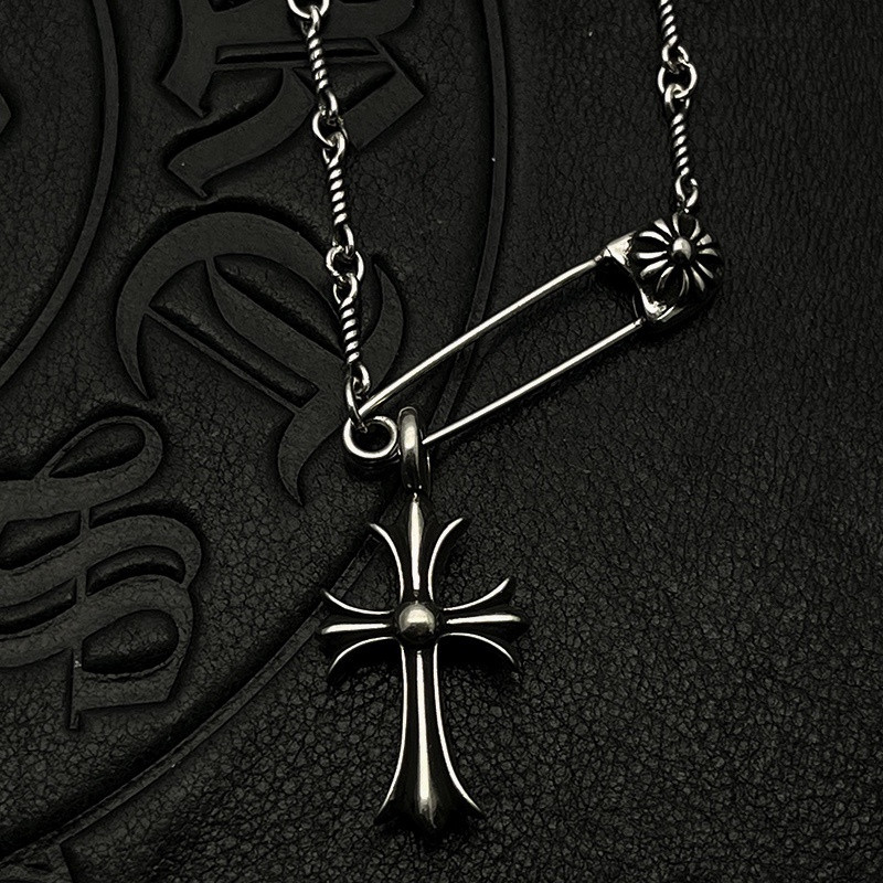 Ch*0me He**ts Twisted Cross Pin Necklace (Chain length 45+5cm)