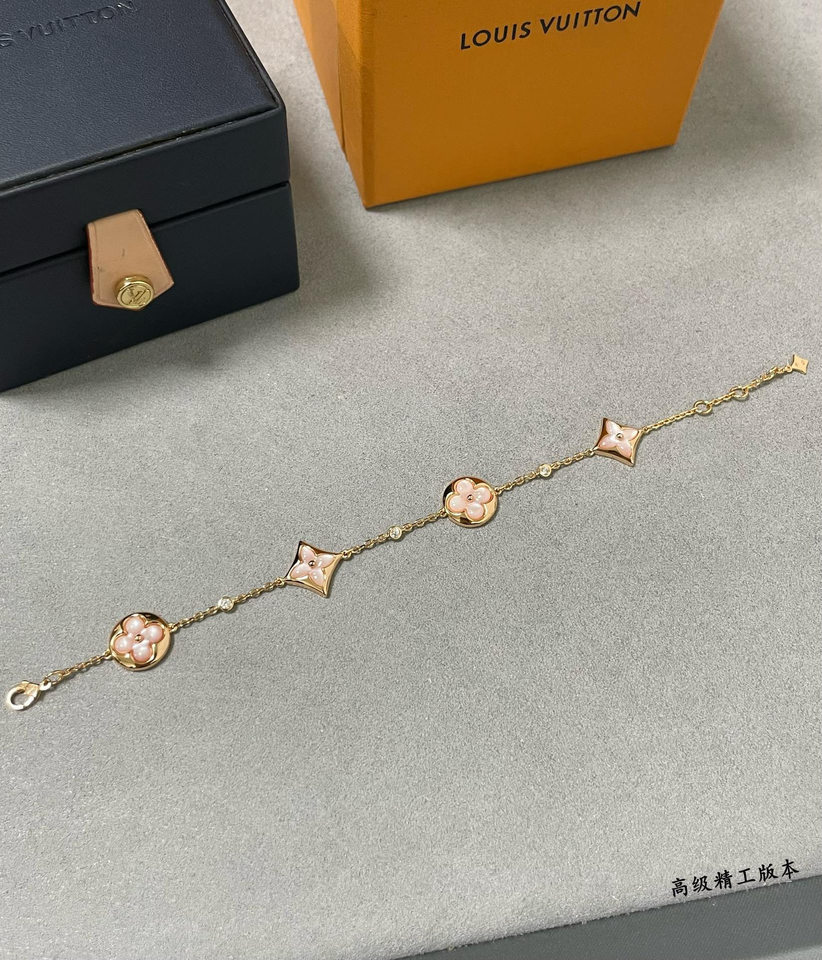 L0vis Vvtt0n Four-Flower High-End Mother-of-Pearl Bracelet