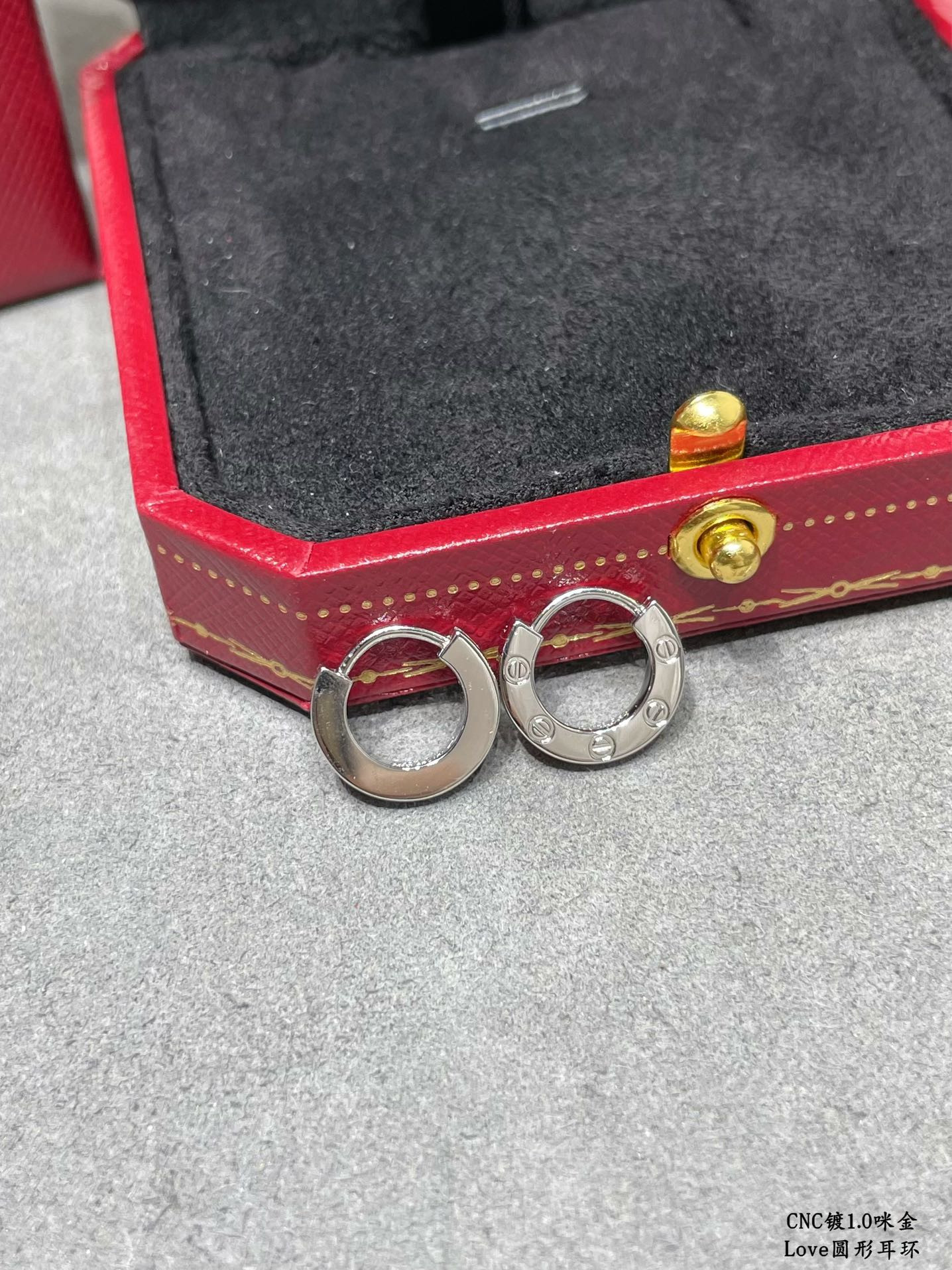 Ca*t1er LOVE glossy round earrings