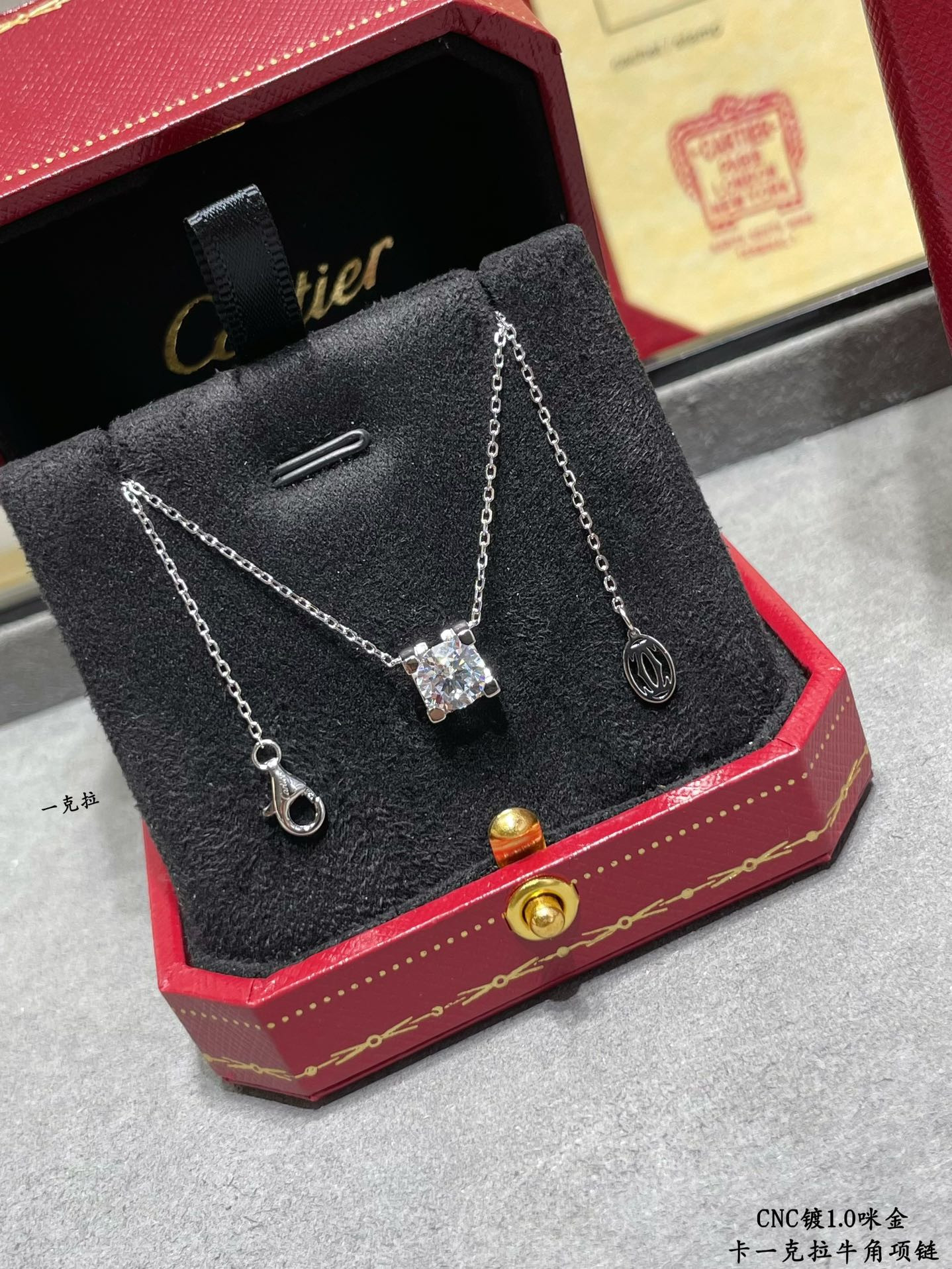 Ca*t1er One carat Horn Necklace