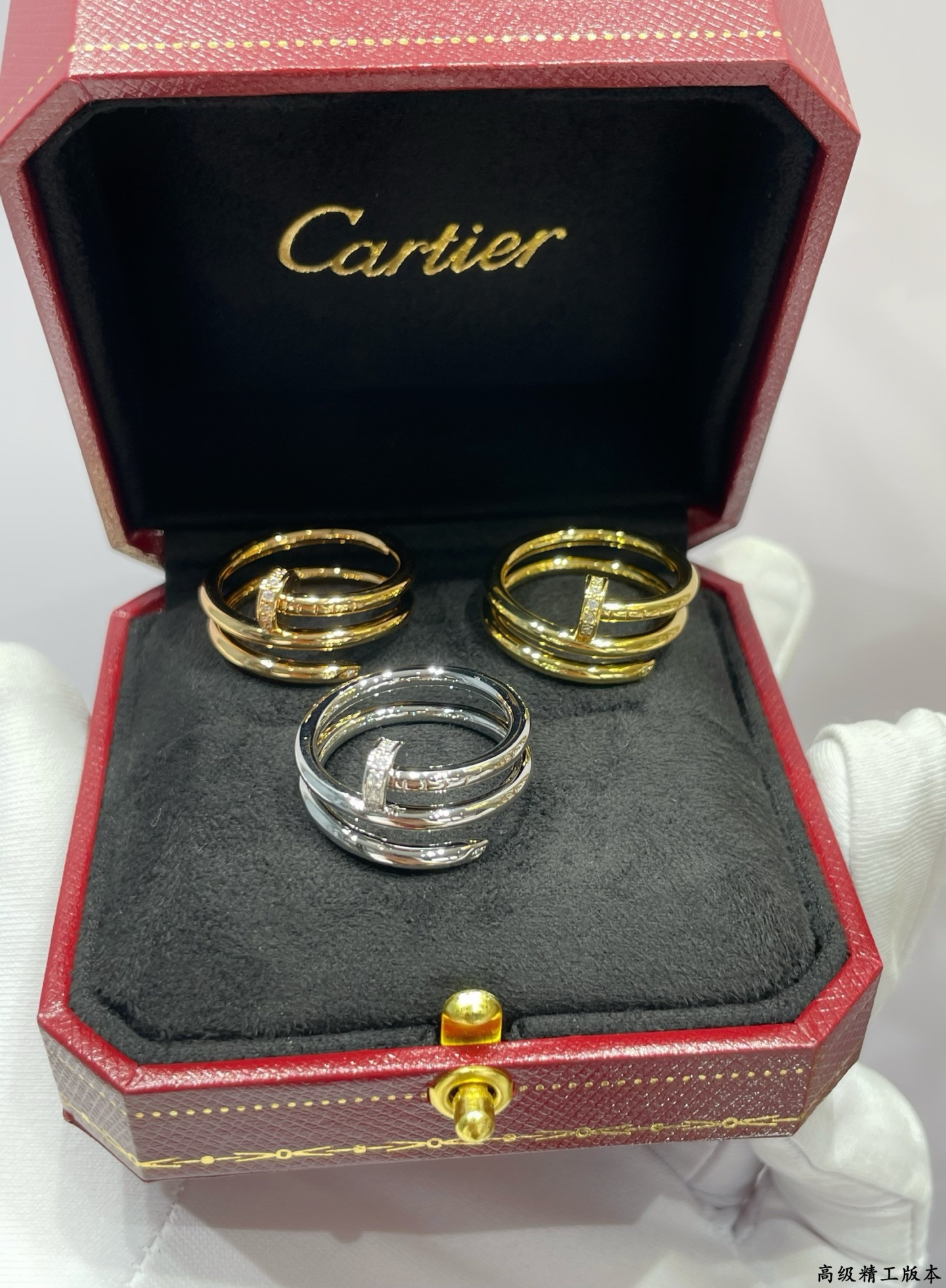 Ca*t1er Three-ring head and tail D1am0nd nail ring