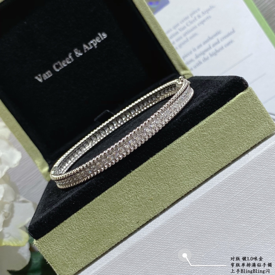 V*n Cl**f & Arpels narrow single row full D1am0nd bracelet