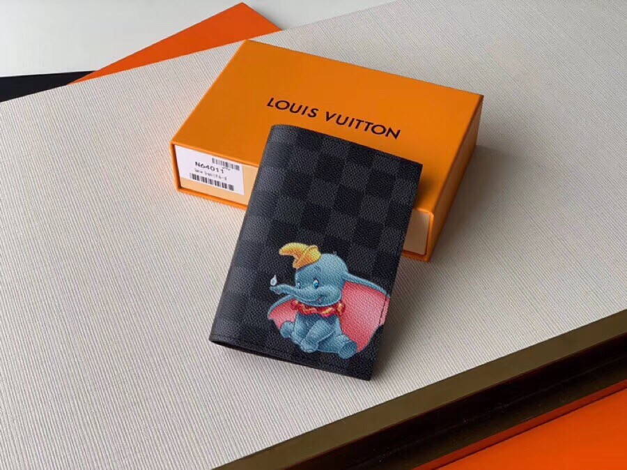 LV Passport cover N64011