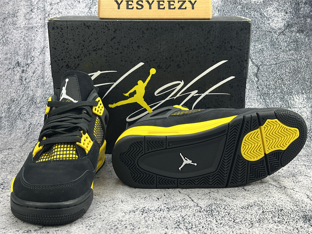 UA AIR JORDAN 4 RETRO 