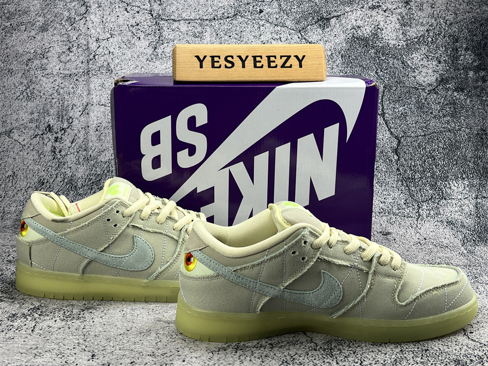 UA NIKE SB DUNK LOW MUMMY