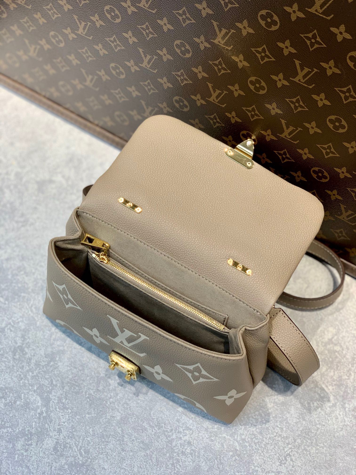 LV MADELEINE BB M46041