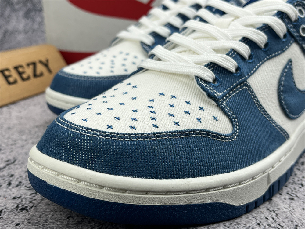 UA NIKE DUNK LOW SE 