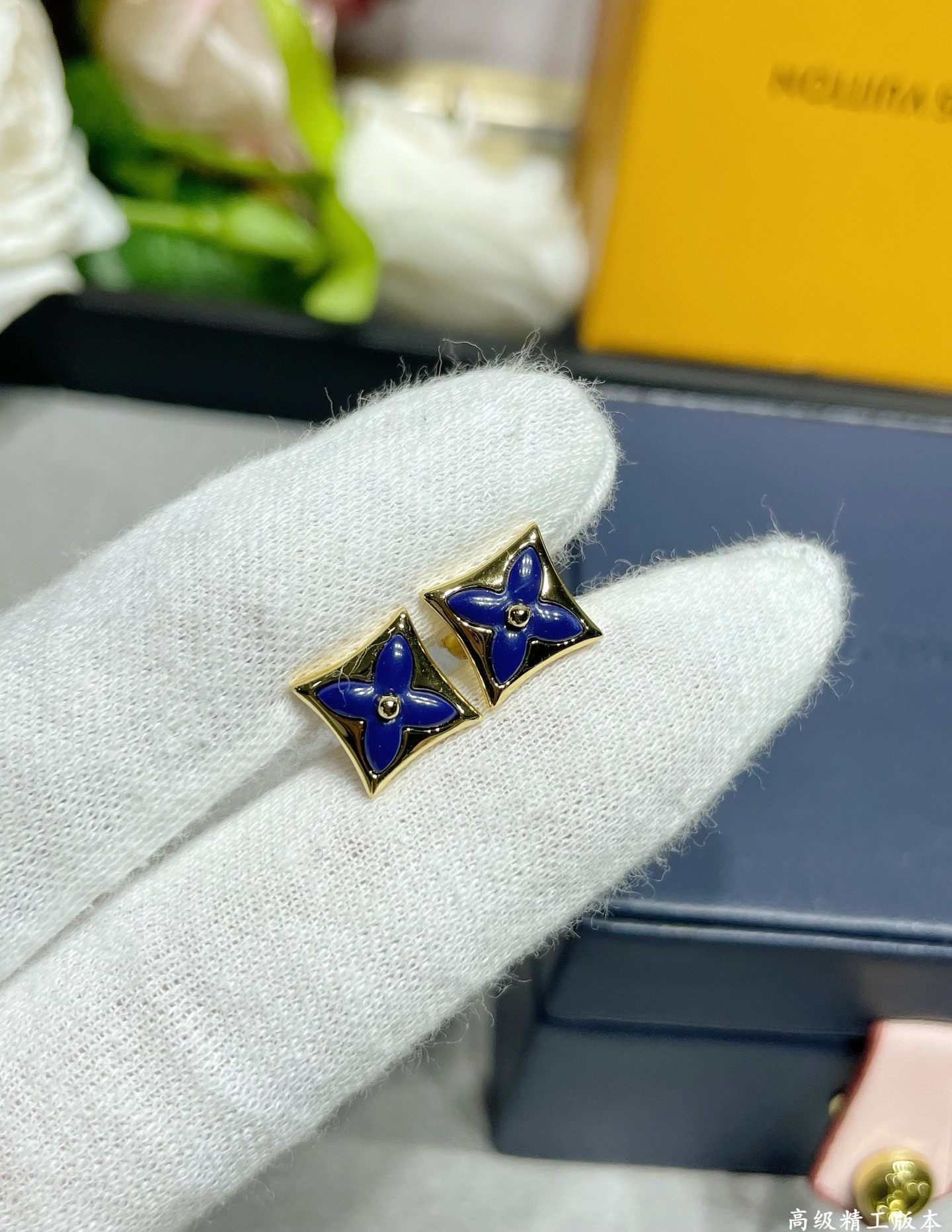 L0vis Vvtt0n Earrings