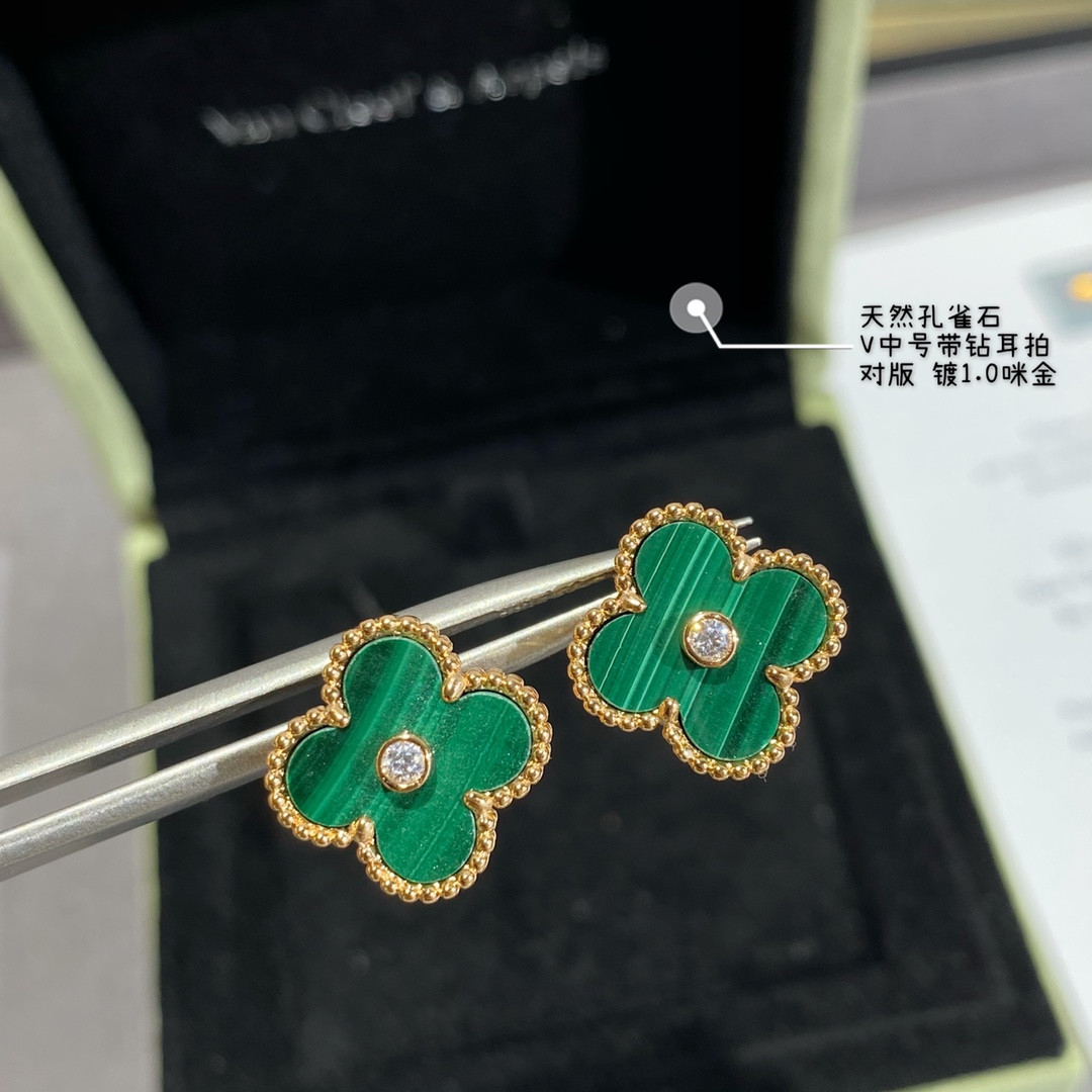 V*n Cl**f & Arpels natural malachite with D1am0nd four-leaf clover earrings