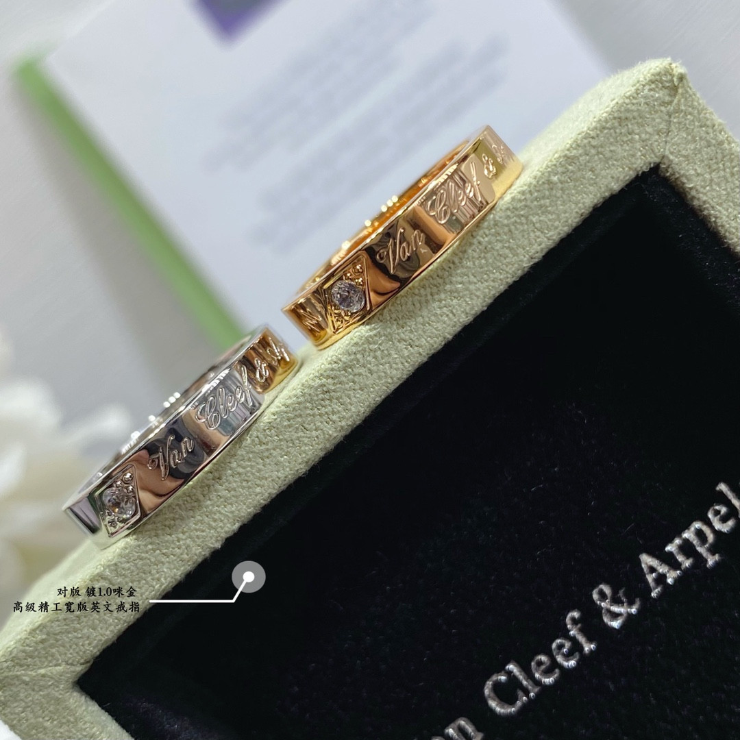 V*n Cl**f & Arpels Narrow English Ring