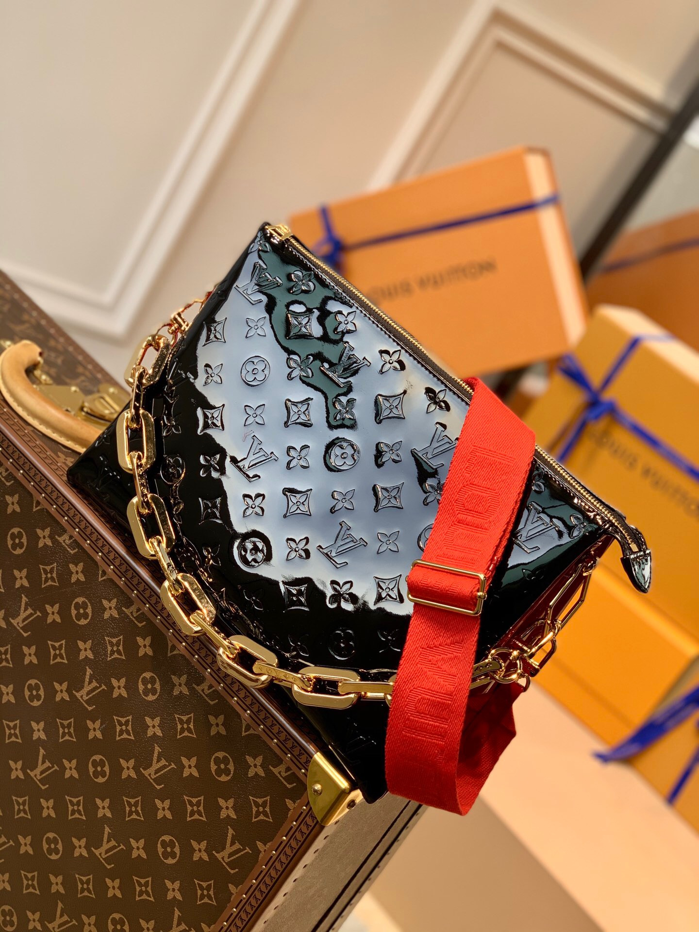 LV COUSSIN MM BALCK PATENT LEATHER M57783