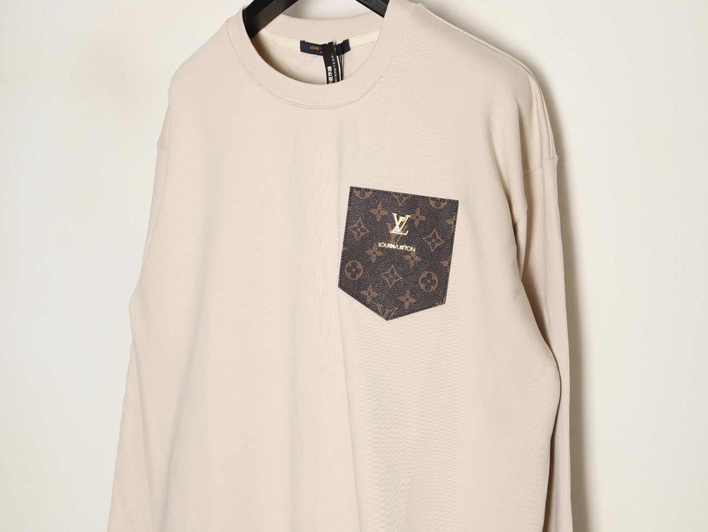 L0vis Vvtt0n Hoodies