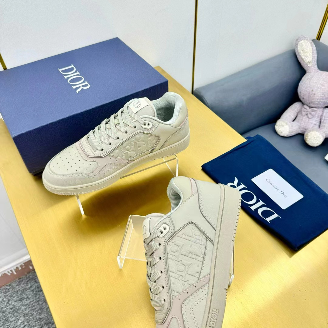 UA D10r B27 Low-Top Sneaker Beige Grained Calfskin and Beige D10r Gravity Leather