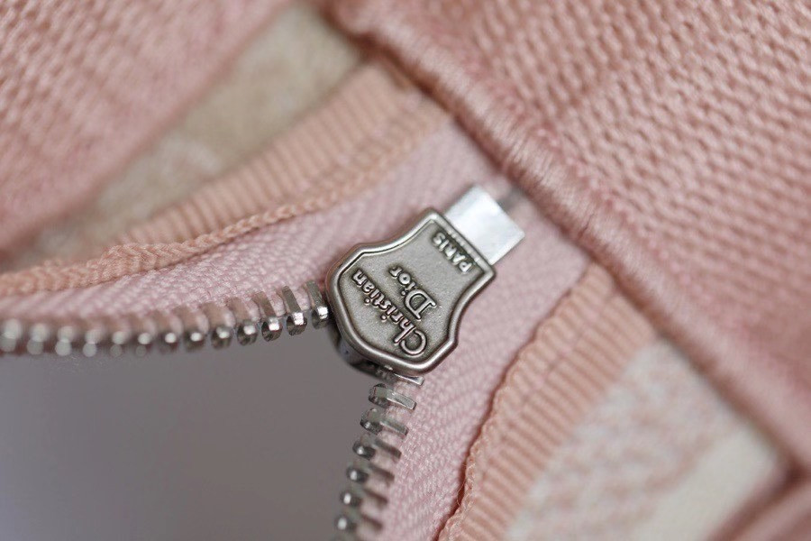 D10r Travel make up bag