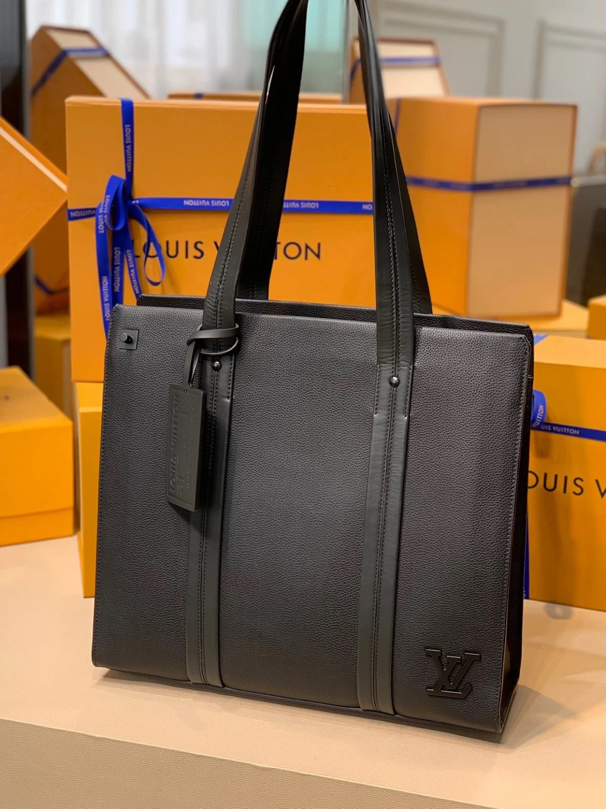 LV TOTE M57308