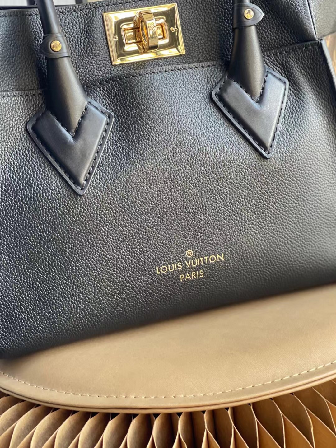 LV ON MY SIDE PM M57728