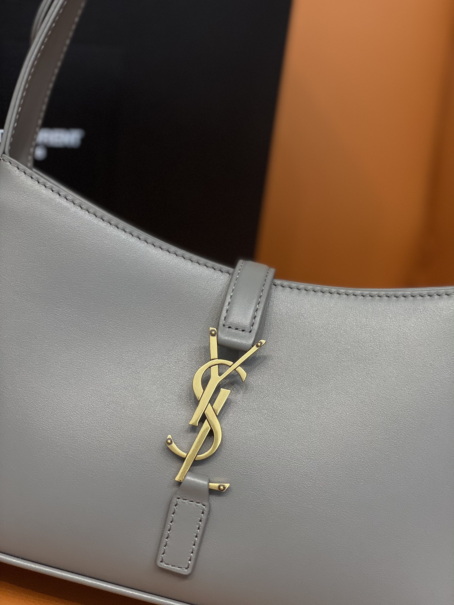 Y51 LE 5 À 7 IN SMOOTH LEATHER STORM 23 X 16 X 6.5 CM