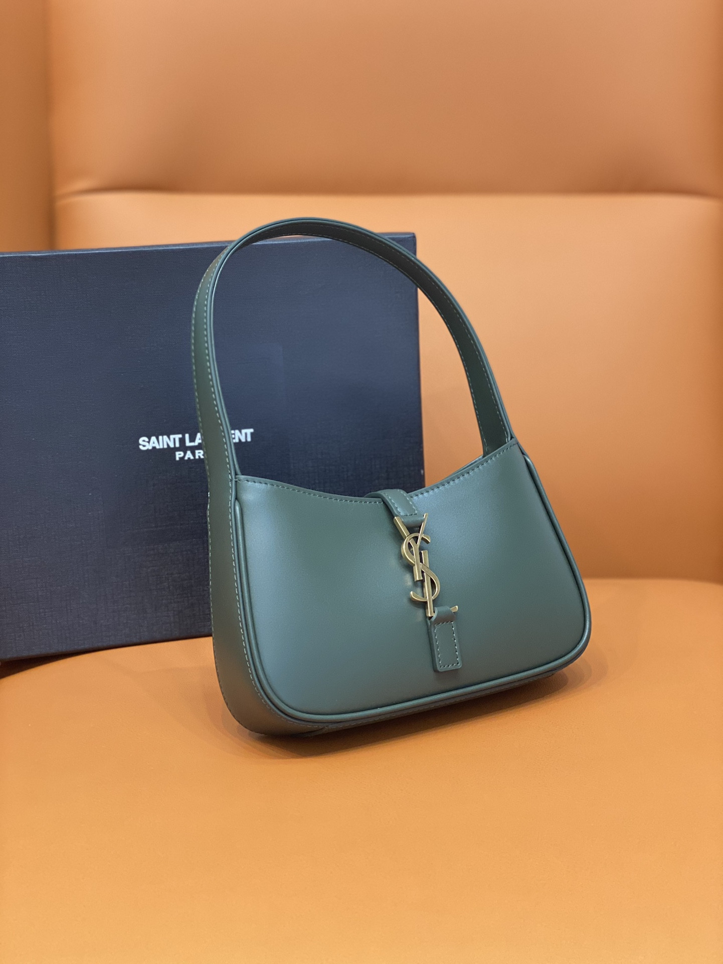Y51 MINI LE 5 À 7 IN SMOOTH LEATHER 7.5 X 4.5 X 1.8 INCHES