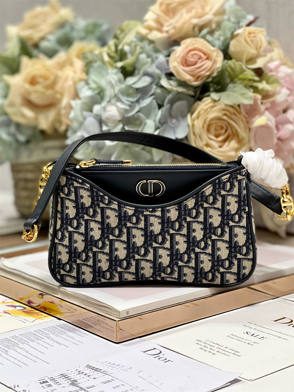 D10r 30 MONTAIGNE AVENUE BAG Blue D10r Oblique Jacquard 22.5 x 12.5 x 6.5 cm