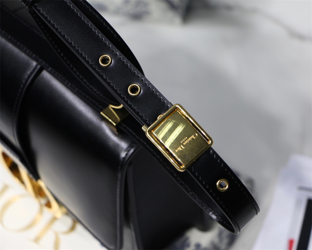 D10r 30 MONTAIGNE CHAIN BAG SHINY BLACK
