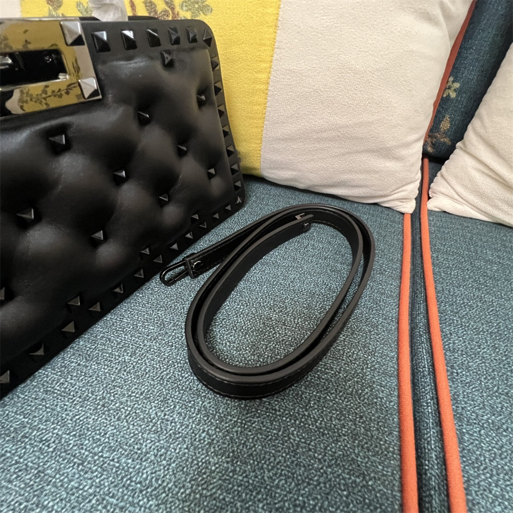 Va1e*ntin0 GARAVANI ROCKSTUD PADDED NAPPA HANDBAG BLACK
