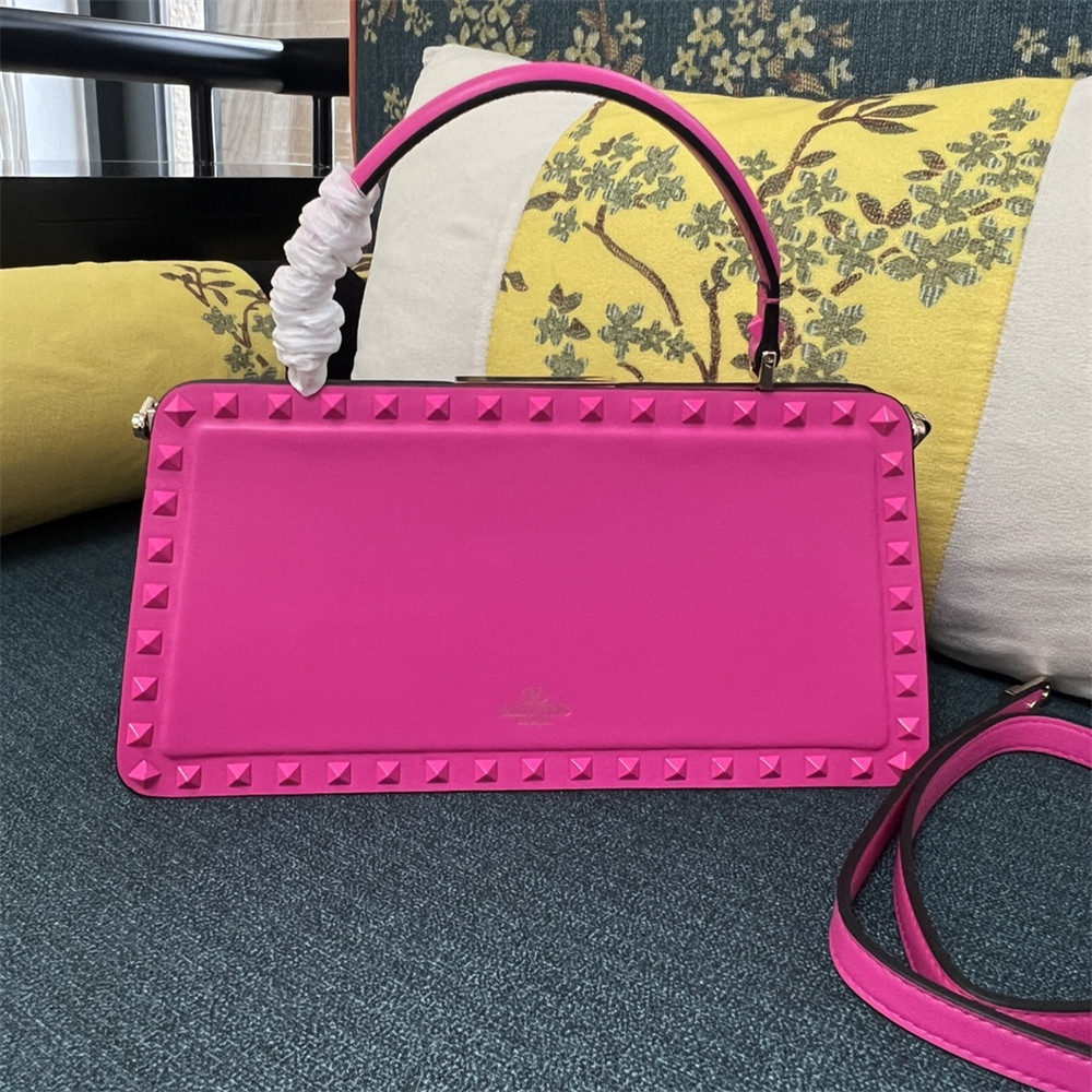 Va1e*ntin0 GARAVANI ROCKSTUD23 smooth calfskin handbag