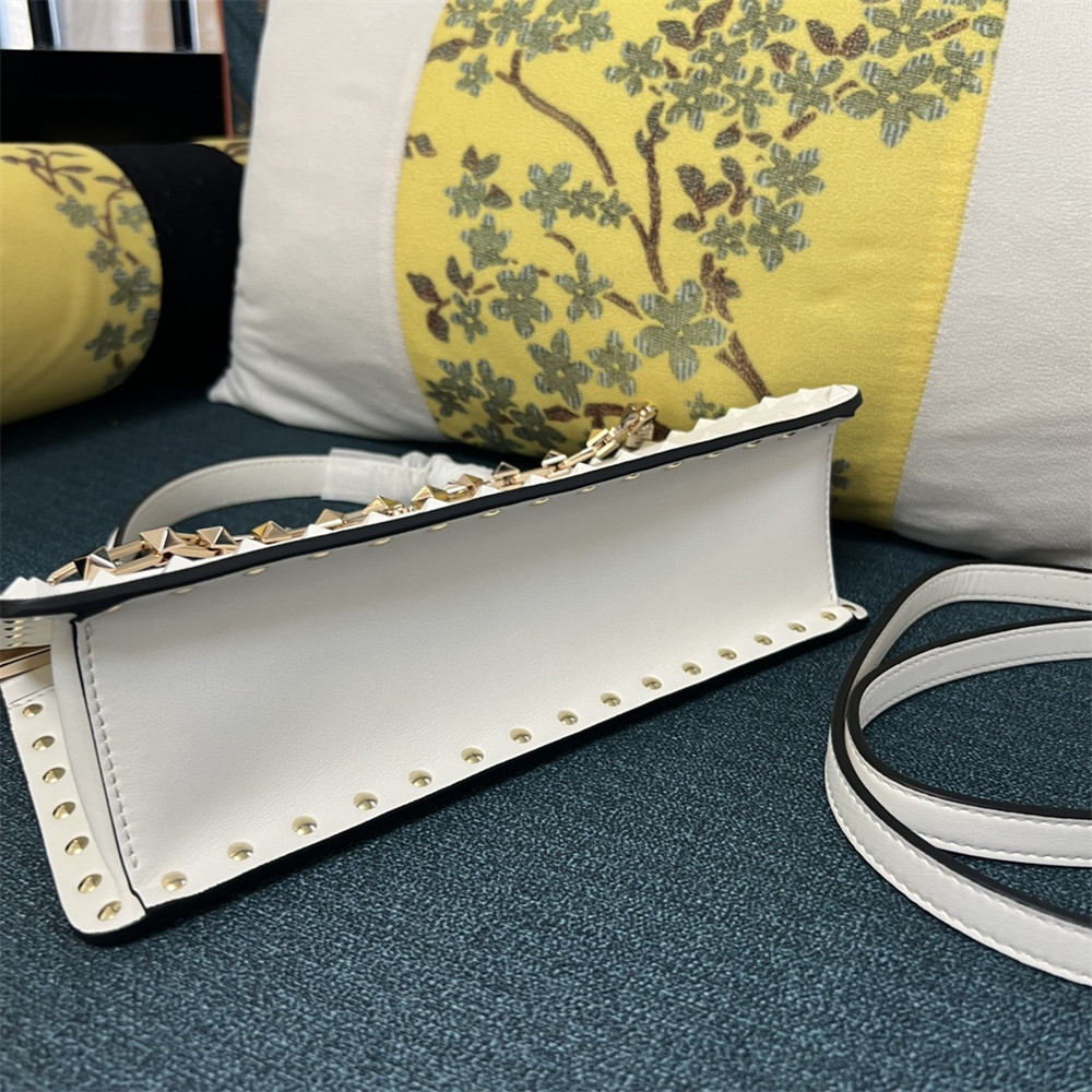 Va1e*ntin0 GARAVANI ROCKSTUD23 smooth calfskin handbag white