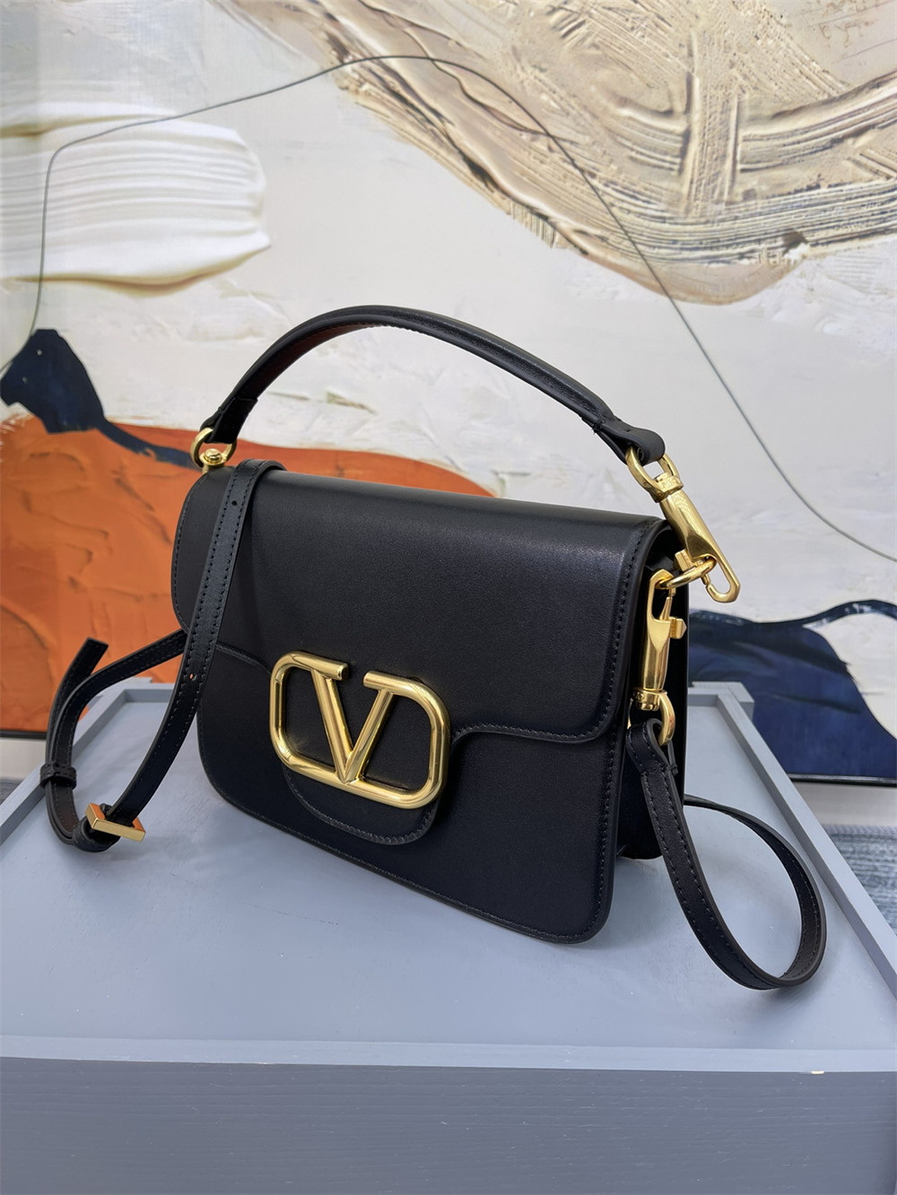 Va1e*ntin0 GARAVANI LOCÒ CALFSKIN SHOULDER SMALL BAG BLACK 22 x 16  x 7 cm