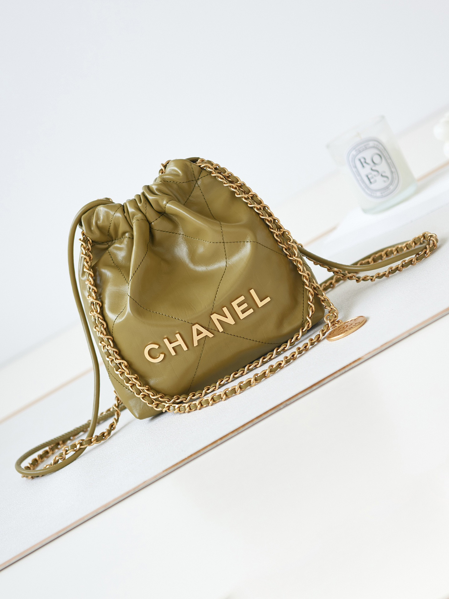 Ch**el 22 MINI HANDBAG Shiny Calfskin GREEN 7.8 × 7.4 × 2.3 in