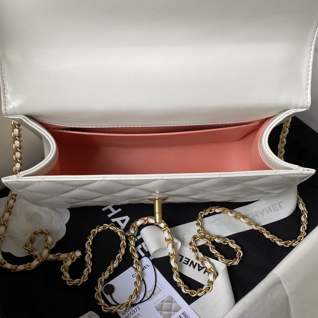 Ch**el FLAP BAG WHITE 22×14.5×8cm