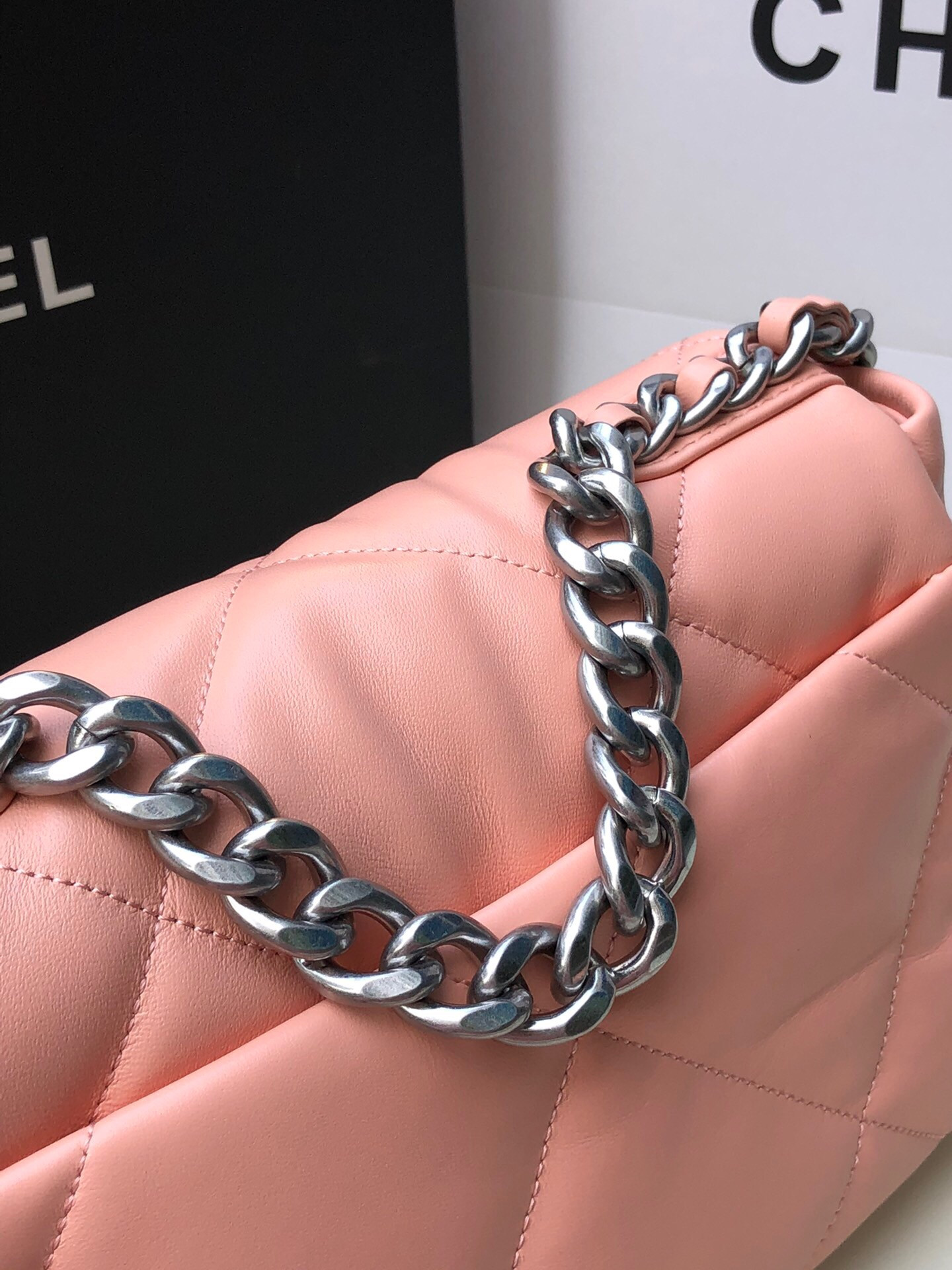 Ch**el 19 HANDBAG Shiny Leather, Gold-Tone, Silver-Tone & Ruthenium-Finish Metal Light Pink 6.2 × 10.1 × 3.5 in